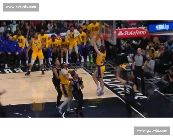 里夫斯中国行特训燃爆深圳！暴扣 + 三分教学引球迷尖叫